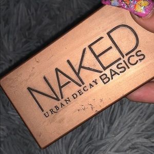 UD NAKED Basics Eyeshadow Palette